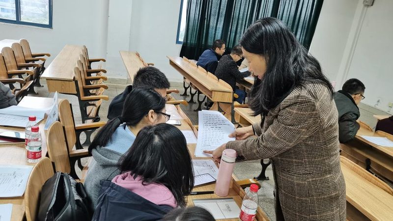 建造师证书，职场晋升的“敲门砖”？揭秘如何选择“包过班