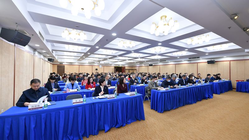 以下是一些市面上常见的电工证培训教材及其价格，仅供参考：